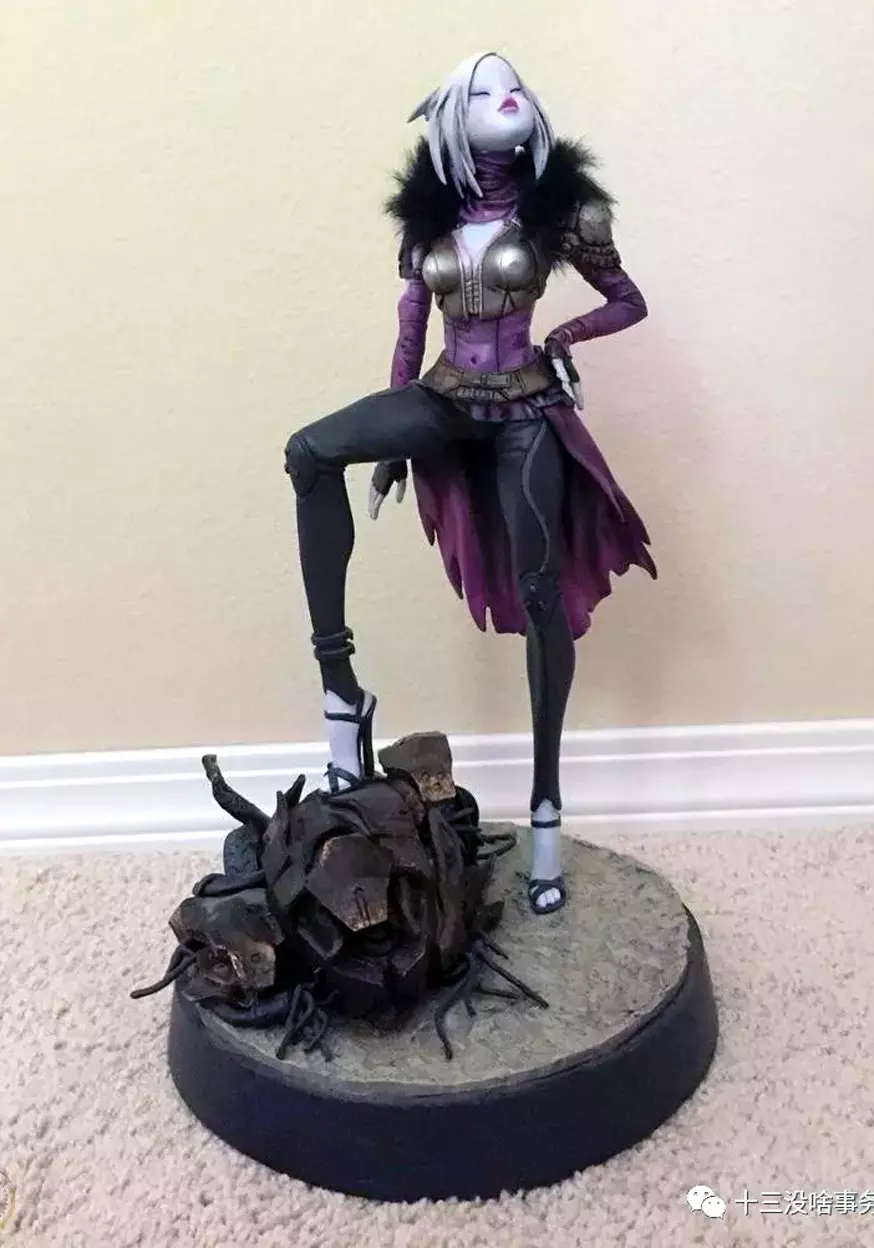 Bungie Statue Destiny Queen of the Reef by Ashley Wood